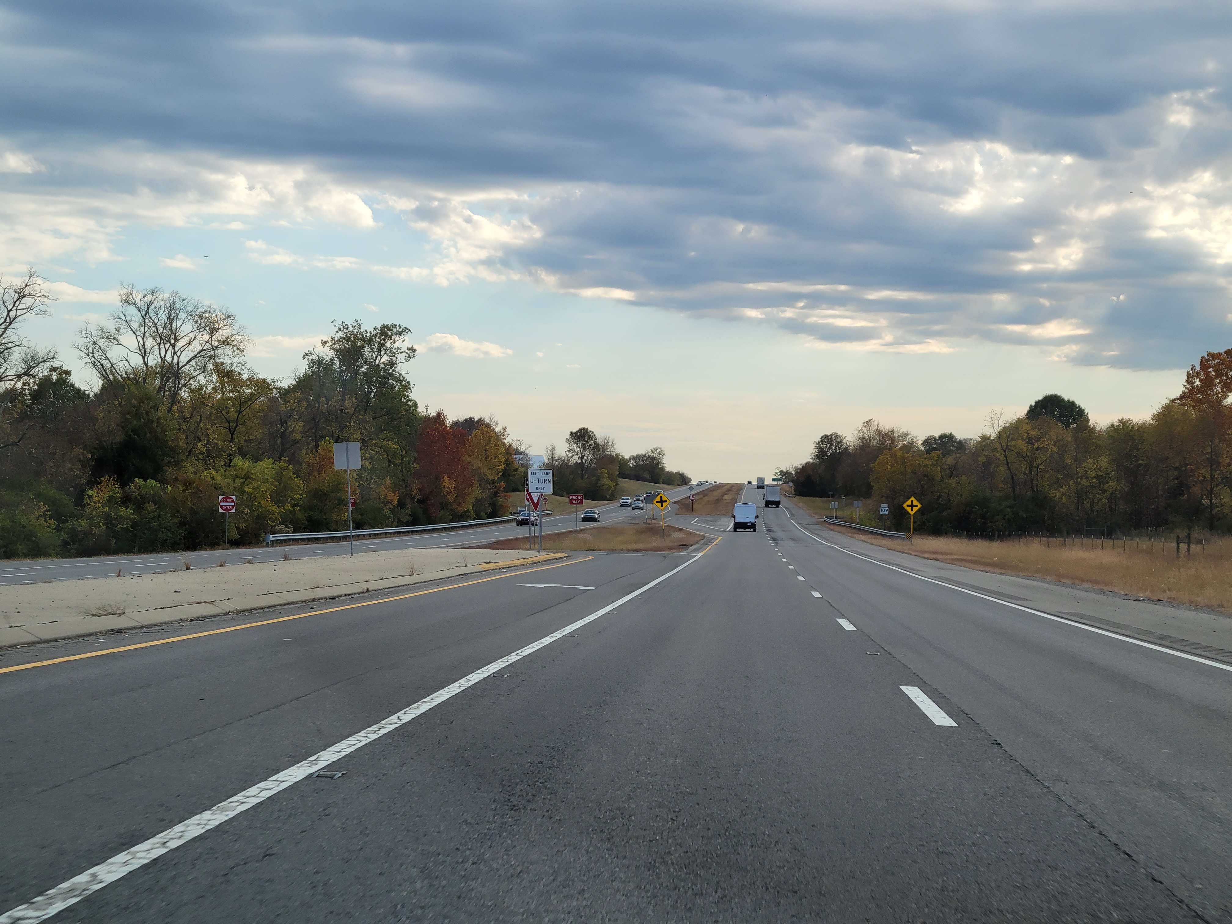 Tennessee SR-109, multilane highway with ieft-turn and u-turn treatments, south of Scotty Parker Rd/Old Hwy 109 N