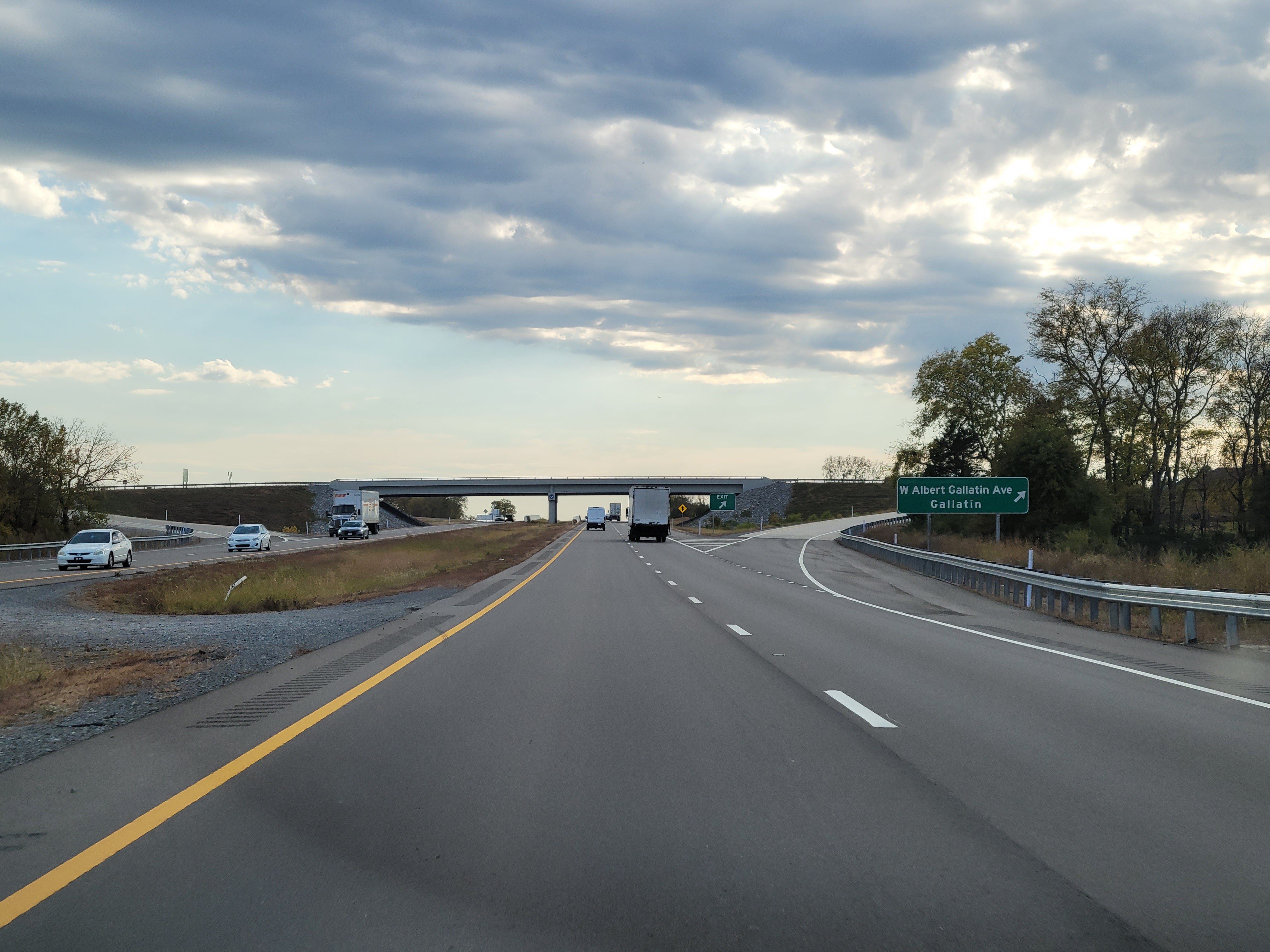 Tennessee SR-109, exit ramp at diamond interchange, W Albert Gallatin Ave