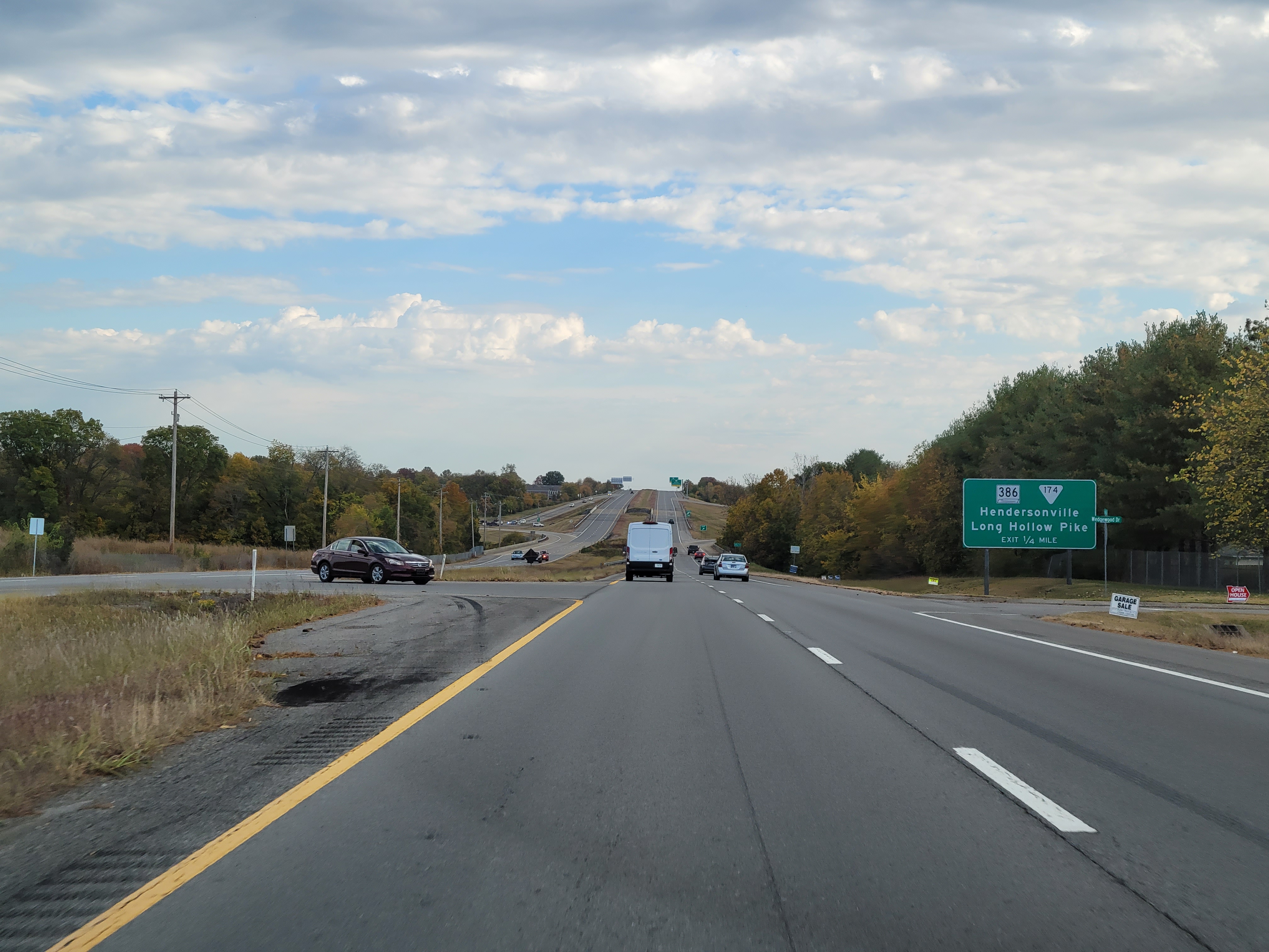 Tennessee SR-109, multilane highway with ieft-turn treatment, at Wedgewood Dr