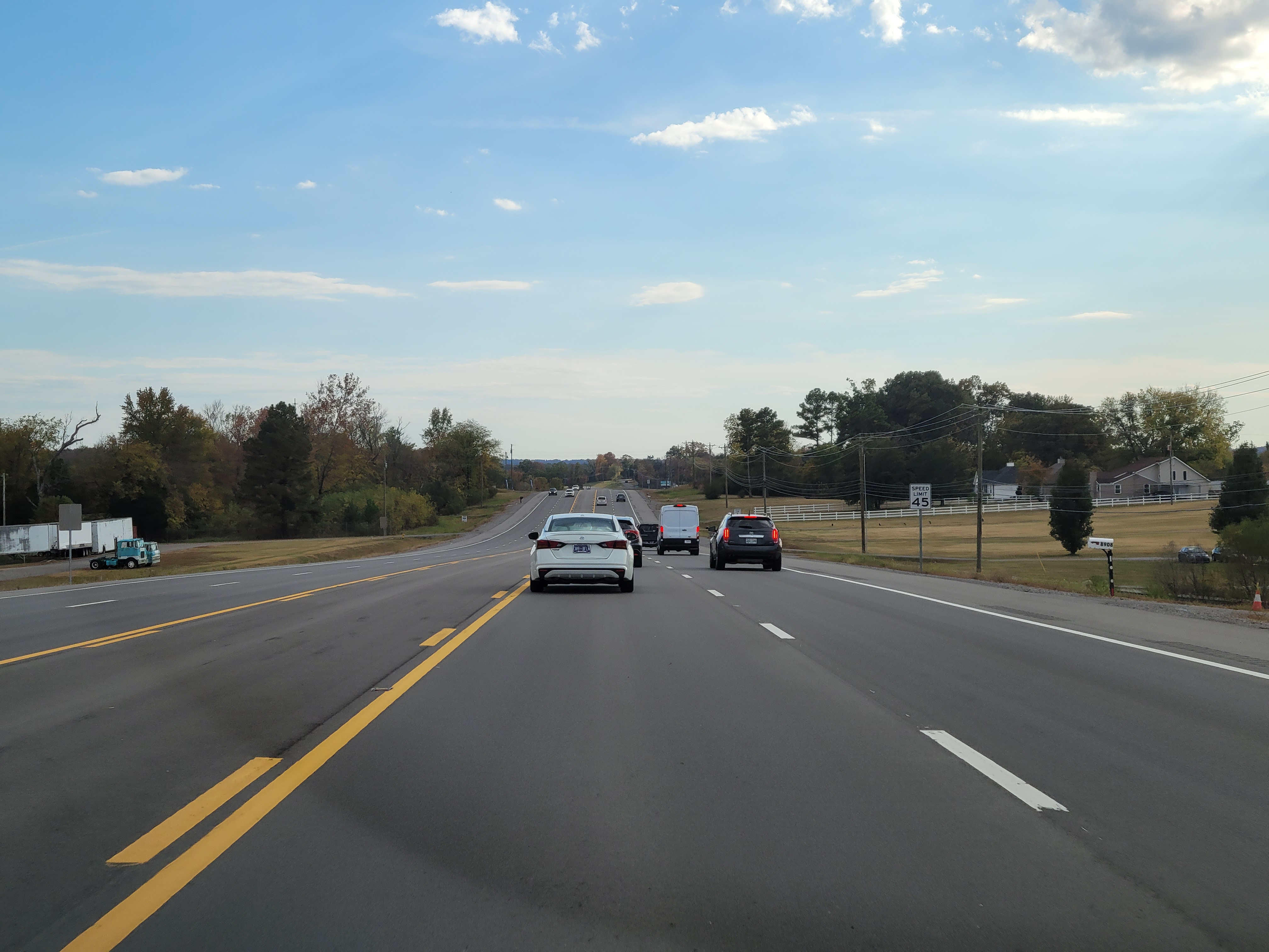 Tennessee SR-109, multilane highway with TWLTL, no curb and gutter, north of Academy Rd